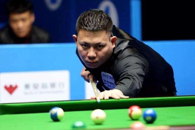 队的战术执 队的战术执