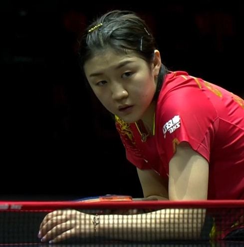 部分球迷举 部分球迷举